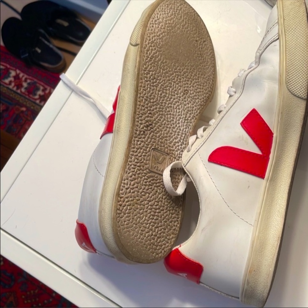 VEJA Esplar Sneakers - White/Red - Size 9